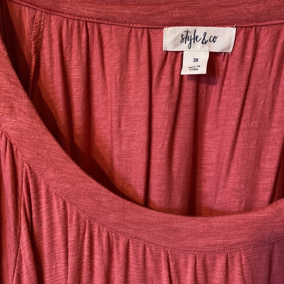 Beautiful coral color top, very flattering! - Picture 2 of 4